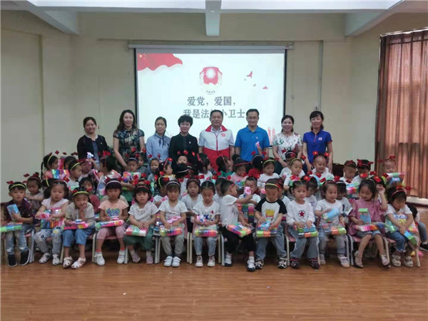 In June 2019, Henan Tianma new materials Co., Ltd. went into the kindergarten to carry out legal education and publicity activities with the children