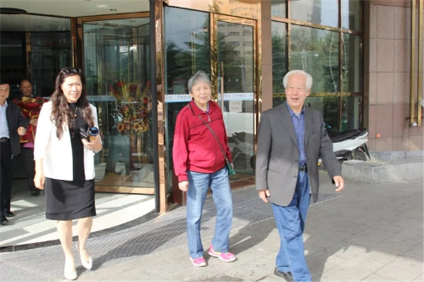 On October 7, 2019, Mr. Ma Shuyun, chairman of the board of directors of the company, as the president of the Alumni Association of Beijing University of science and technology, visited the old alumni on behalf of most of Beike alumni